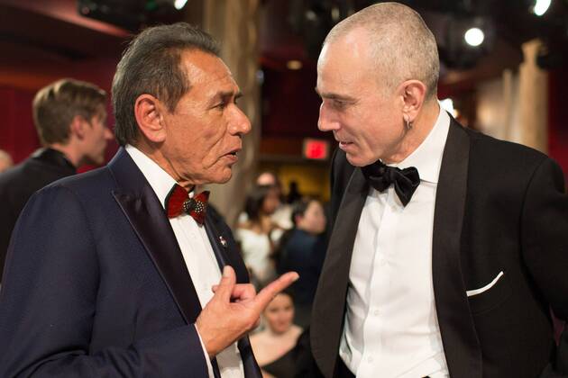 Wes Studi talks with Oscar-nominee Daniel Day-Lewis during the live ABC Telecast of the 90th OscarsÂ® at the DolbyÂ® Theatre in Hollywood, CA on Sunday, March 4, 2018.  Copyright: xx 33546_549PLX