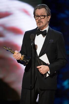 Gary Oldman accepts the Oscar for performance by an actor in a leading role for work on Darkest Hour during the live ABC Telecast of the 90th OscarsÂ® at the DolbyÂ® Theatre in Hollywood, CA on Sunday, March 4, 2018.  Copyright: xAaronxPoolex 33546_632PLX