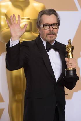 Gary Oldman poses backstage with the Oscar for performance by an actor in a leading role, for work on Darkest Hour during the live ABC Telecast of The 90th OscarsÂ® at the DolbyÂ® Theatre in Hollywood, CA on Sunday, March 4, 2018.  Copyright: xMichaelxBakerx 33546_665PLX