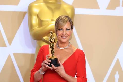 (180305) -- LOS ANGELES, March 5, 2018 -- Actress Allison Janney poses after winning the Best Supporting Actress award for I, Tonya at press room of the 90th Academy Awards at the Dolby Theater in Los Angeles, the United States, on March 4, 2018. )(yy) U.S.-LOS ANGELES-OSCAR-AWARDS lixying 