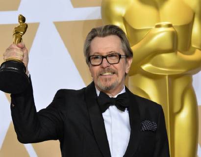 Actor Gary Oldman, winner of the award for Best Actor award for Darkest Hour appears backstage with his Oscar during the 90th annual Academy Awards at Loews Hollywood Hotel in the Hollywood section of Los Angeles on March 4, 2018.  LAP201803041535 JIMxRUYMEN