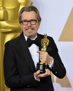 Actor Gary Oldman, winner of the award for Best Actor award for Darkest Hour appears backstage with his Oscar during the 90th annual Academy Awards at Loews Hollywood Hotel in the Hollywood section of Los Angeles on March 4, 2018.  LAP201803041537 JIMxRUYMEN
