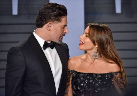 Sofia Vergara (R) and Joe Manganiello arrive for the Vanity Fair Oscar Party at the Wallis Annenberg Center for the Performing Arts in Beverly Hills, California on March 4, 2018.  LAP201803043052 CHRISTINExCHEW