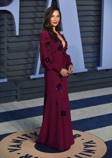 Olivia Munn arrives for the Vanity Fair Oscar Party at the Wallis Annenberg Center for the Performing Arts in Beverly Hills, California on March 4, 2018.  LAP201803043066 CHRISTINExCHEW