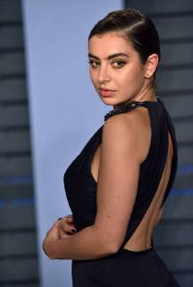 Singer-songwriter Charli XCX arrives for the Vanity Fair Oscar Party at the Wallis Annenberg Center for the Performing Arts in Beverly Hills, California on March 4, 2018.  LAP201803043077 CHRISTINExCHEW