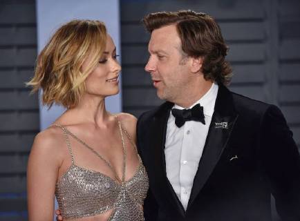 Olivia Wilde (L) and Jason Sudeikis arrive for the Vanity Fair Oscar Party at the Wallis Annenberg Center for the Performing Arts in Beverly Hills, California on March 4, 2018.  LAP201803043055 CHRISTINExCHEW