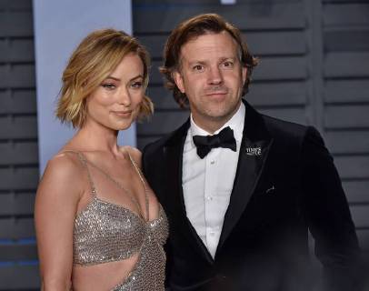 Olivia Wilde (L) and Jason Sudeikis arrive for the Vanity Fair Oscar Party at the Wallis Annenberg Center for the Performing Arts in Beverly Hills, California on March 4, 2018.  LAP201803043056 CHRISTINExCHEW