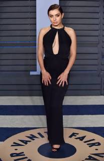 Singer-songwriter Charli XCX arrives for the Vanity Fair Oscar Party at the Wallis Annenberg Center for the Performing Arts in Beverly Hills, California on March 4, 2018.  LAP201803043076 CHRISTINExCHEW