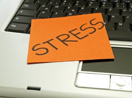 Sticky note on laptop stress Copyright: xKTHx ALLF931452