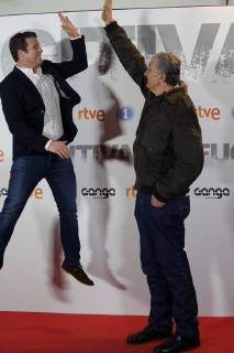 Bilder des Tages Preestreno en los Cines Callao de Fugitiva, una serie de RTVE con Paz Vega como actriz protagonista En la foto: Jota Abril y Fernando Romay Preview at the Cinemas Callao of Fugitiva, a series of RTVE with Paz Vega as leading actress Cordon Press  JosuxMondelox CordonxPress Preestreno Fugitiva