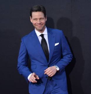 Cast member Ike Barinholtz attends the premiere of the motion picture comedy Blockers at the regency Village Theatre in the Westwood section of Los Angeles on April3, 2018. Storyline: Three parents try to stop their daughters from having sex on Prom night.  LAP2018040332 JIMxRUYMEN