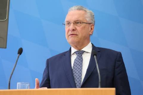 April 5, 2018 - Munich, Bavaria, Germany - Joachim Herrmann speaks, in Munich, Germany, on April 5, 2018. The minister of interiour Joachim Herrmann and the President of the Verfassungsschutz ( Secret Service). They talked about Islamism, Right-wing extremism, left-wing extremism and cyber crminality. Munich Germany - ZUMAn230 20180405_zaa_n230_096 Copyright: xAlexanderxPohlx