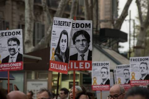 April 6, 2018 - Barcelona, Catalonia, Spain - In Barcelona streets people demonstrating for the release of imprisoned Catalan politicians carry banners of Carles Puigdemont and other independentist leaders. A German court has released former Catalan president Carles Puigdemont on bail and rejected the charge of rebellion. Puigdemont called for the immediate release of all imprisoned Catalan leaders as he left Neumunster prison. Barcelona Spain - ZUMAb137 20180406_zap_b137_004 Copyright: xJordixBoixareux