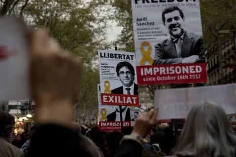 April 6, 2018 - Barcelona, Catalonia, Spain - In Barcelona streets people demonstrating for the release of imprisoned Catalan politicians carry banners of Carles Puigdemont and other independentist leaders. A German court has released former Catalan president Carles Puigdemont on bail and rejected the charge of rebellion. Puigdemont called for the immediate release of all imprisoned Catalan leaders as he left Neumunster prison. Barcelona Spain - ZUMAb137 20180406_zap_b137_005 Copyright: xJordixBoixareux