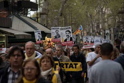 April 6, 2018 - Barcelona, Catalonia, Spain - In Barcelona streets people demonstrate for the release of imprisoned Catalan leaders. A German court has released former Catalan president Carles Puigdemont on bail and rejected the charge of rebellion. Puigdemont called for the immediate release of all imprisoned Catalan leaders as he left Neumünster prison. Barcelona Spain - ZUMAb137 20180406_zap_b137_003 Copyright: xJordixBoixareux