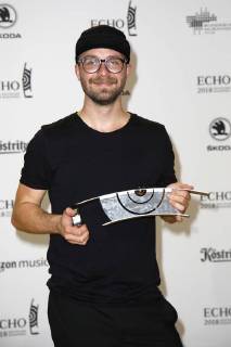 Award winner Mark Forster at the presentation of the ECHO POP on 12.04.2018 in Berlin ECHO POP presentation 2018 in Berlin Winner Price winner Pressroom
