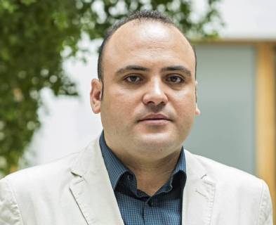 Fuer einen furchtlosen Einsatz trotz staatlicher Repressionen wird das aegyptische Nadeem-Zentrum in Kairo fuer die Rehabilitierung von Opfern von Gewalt und Folter mit dem Menschenrechtspreis von Amnesty International am Montagabend (16.04.18) in Berlin ausgezeichnet. Stellvertretend fuer das Nadeem-Zentrum nimmt der aegyptische Arzt und Menschenrechtsaktivist Taher Mokhtar entgegen, da die Betreiber des Zentrums nicht aus Aegypten ausreisen duerfen (Foto bei der Pressekonferenz am Montag). Das Nadeem-Zentrum setzt sich seit 25 Jahren fuer Folteropfer ein. Die Mitarbeiter der Organisation errichteten eine Spezialklinik zur Behandlung Ueberlebender von Misshandlungen durch die Sicherheitskraefte, wo Betroffene medizinisch und psychologisch betreut werden. Im Februar 2017 wurde die Klinik von den Behoerden offiziell geschlossen, doch die Copyright: epd-bild ChristianxDitsch EDITORIAL USE ONLY