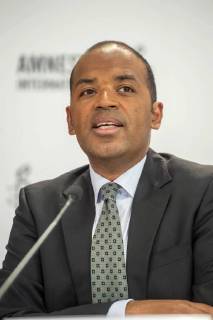 Markus N. Beeko, Generalsekretaer von Amnesty International in Deutschland, bei einer Pressekonferenz zum Amnesty-Menschenrechtspreis 2018 am 16.04.18 in Berlin. Fuer einen furchtlosen Einsatz trotz staatlicher Repressionen wird das aegyptische Nadeem-Zentrum in Kairo fuer die Rehabilitierung von Opfern von Gewalt und Folter mit dem Menschenrechtspreis von Amnesty International am Montagabend (16.04.18) in Berlin ausgezeichnet. Stellvertretend fuer das Nadeem-Zentrum nimmt der aegyptische Arzt und Menschenrechtsaktivist Taher Mokhtar entgegen, da die Betreiber des Zentrums nicht aus Aegypten ausreisen duerfen. Das Nadeem-Zentrum setzt sich seit 25 Jahren fuer Folteropfer ein. Die Mitarbeiter der Organisation errichteten eine Spezialklinik zur Behandlung Ueberlebender von Misshandlungen durch die Sicherheitskraefte, wo Betroffene medizin Copyright: epd-bild ChristianxDitsch EDITORIAL USE ONLY