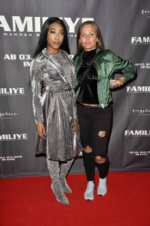 Schwesta Ewa with accompaniment at the premiere of the movie Familiye at Cinemaxx Potsdamer Platz Berlin 26 04 2018 Foto:xN.xKubelkax xFuturexImage