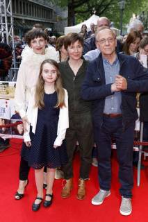 Meret Becker Annalee Ranft Kerstin Polte and Karl Kranzkowski at the premiere of the movie Who invented love in the Lichtburg Essen 02 05 2018 Foto:xC.xHardtx xFuturexImage