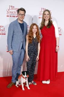 Felix Zackor Malu Leicher Tanya Stewner and film dog Bonsai at the premiere of the movie Liliane Susewind An animal adventure in the Cinedo Cologne 06 05 2018 Foto:xC.xHardtx xFuturexImage