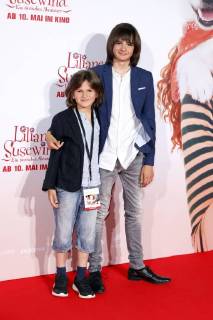 Aaron Kissiov with his brother at the premiere of the movie Liliane Susewind An animal adventure in the Cinedom Cologne 06 05 2018 Foto:xC.xHardtx xFuturexImage