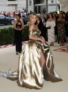 Jasmine Sanders arrives on the red carpet at The Metropolitan Museum of Art s Costume Institute Benefit Heavenly Bodies: Fashion and the Catholic Imagination at Metropolitan Museum of Art in New York City on May 7, 2018.  NYP20180507230 JOHNxANGELILLO