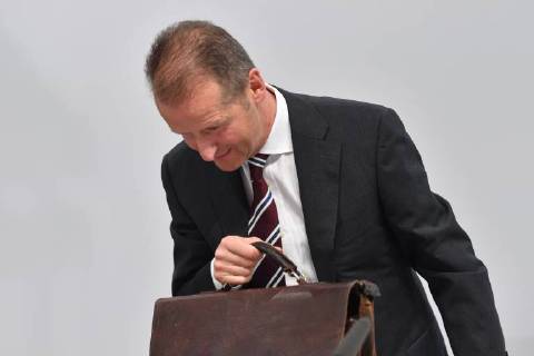 Herbert DIESS Chairman of the Board of Management Volkswagen AG and Chairman of the Supervisory Board AUDI AG hilted with a briefcase Single image of a single motive half figure half figure 129 Annual General Meeting 2018 AUDI AG on 09 05 2018 in I N G O L S T A D T