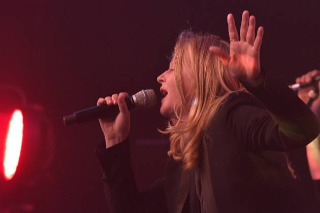 Inga Humpe and Band 2Raumwohnung Live performance 30 years Fred Jay Award ceremony in Berlin in the Columbiahalle on 15 05 2018