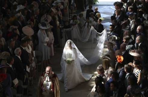 May 19, 2018 - Windsor, GREAT BRITAIN - Meghan Markle walks down the aisle as she arrives for the wedding ceremony to Prince Harry at St. George s Chapel in Windsor Castle in Windsor, near London, England, Saturday, May 19, 2018. Windsor GREAT BRITAIN - ZUMAp124 20180519_zaa_p124_522 Copyright: xDannyxLawson Poolx