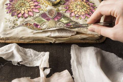 Restaurationatelier Restauratorin Hand inspects artfully embroidered silk scarf torn with tweezers Munich Bavaria Germany Europe Copyright: imageBROKER/JohannesxGeyer ibljog04672341.jpg