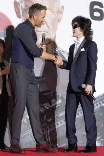 (L to R) Canadian actor Ryan Reynolds shake hands with Toshi of X JAPAN during the Japan Premiere for the film Deadpool 2 on May 29, 2018, Tokyo, Japan. The second installment of the Marvel hit movie will be released in Japan on June 1st.  (gxta_DPool2jp041)