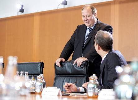 Helge Braun Chief of the Federal Chancellery I before the Cabinet meeting on 30 05 2018 in Berlin Berlin Germany Copyright: xFelixxZahn photothek.netx