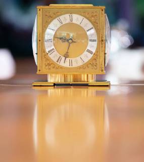 The Cabinet table golden clock at 30 05 2018 in berlin berlin germany Copyright: xFelixxZahn photothek.netx