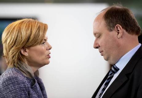 Federal Minister of Agriculture Julia Kloeckner CDU I in conversation with Helge Braun Chief of the Federal Chancellery r before the beginning of the Cabinet meeting on 30 05 2018 in Berlin Berlin Germany Copyright: xFelixxZahn photothek.netx
