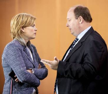 Federal Minister of Agriculture Julia Kloeckner CDU I in conversation with Helge Braun Chief of the Federal Chancellery r before the beginning of the Cabinet meeting on 30 05 2018 in Berlin Berlin Germany Copyright: xFelixxZahn photothek.netx