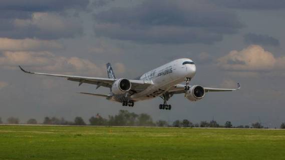 DEU Germany Brandenburg Schönefeld 25 04 2018 ILA Berlin Air Show International Air and Space Exhibition Berlin F WWCF Airbus Industrie Airbus A350 941 Flight demonstration