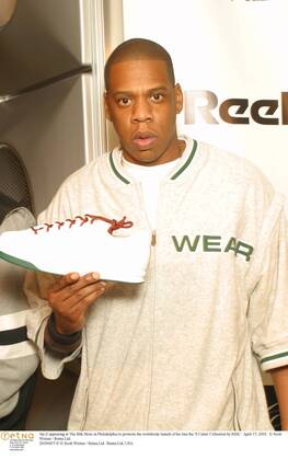 Jay-Z appearing at The Rbk Store in Philadelphia to promote the worldwide launch of his line the S Carter Collection by RBK. April 17, 2003. © Scott Weiner MediaPunch. Copyright: xScottxWeinerx MediaPunchx