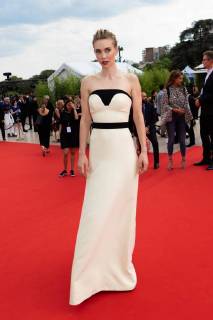 Tapis rouge de l avant-premiere mondiale du film Mission Impossible: Fallout . Vanessa Kirby. Mission: Impossible. Fallout premiere in Paris in front of the Eiffel Tower. 228431 2018-07-12 Trocadero Paris France  Copyright: xSebastienxFremontx xStarfacex STAR_228431_144