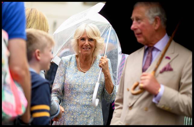 Prinz Charles und Camilla besuchen Cornwall . 16 07 2018. Fowey, United Kingdom. Prince Charles the Duchess of Cornwall visit Cornwall. The Duke and Duchess of Cornwall visit the celebration of Fowey festival meeting local businesses, representatives from Fowey gig club and members of the RNLI on Fowey Quay.  xAndrewxParsonsx xi-Imagesx IIM-18220-0028