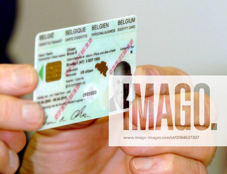 Bru43 Brussels Belgium Us Bruce Chizen Ceo Of Adobe Poses With His Id Card During A Joint News C