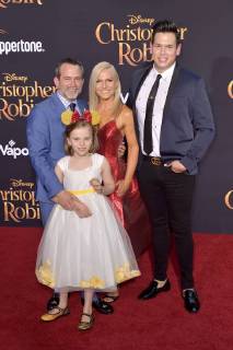Geoff Zanelli with accompaniment at the premiere of the movie Christopher Robin at Walt Disney Studios Burbank 30 07 2018 Foto:xD.xStarbuckx xFuturexImage