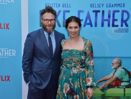 Cast member Seth Rogen and his wife, director Lauren Miller Rogen attend the premiere of the motion picture comedy Like Father at the ArcLight Cinema Dome in the Hollywood section of Los Angeles on July 31, 2018. The storyline follows a workaholic woman who is left at the altar takes her honeymoon trip anyway with her overachieving father who left her mother because he believed his family was holding back his career.  LAP2018073112 JIMxRUYMEN