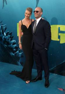 6 August 2018- Hollywood, California - Rosie Huntington-Whiteley, Jason Statham. Warner Bros. Pictures And Gravity Pictures Premiere Of The Meg held at TCL Chinese Theatre IMAX. Photo Credit: Faye Sadou AdMedia 229139 2018-08-06 CA Hollywood Etats-Unis  Copyright: xAdMediax STAR_229139_044