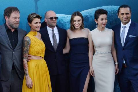 Cast members Rainn Wilson, Ruby Rose, Jason Statham, Jessica McNamee, Li Bingbing and Cliff Curtis (L-R) gather for a photo-op during the premiere of the sci-fi motion picture thriller The Meg at TCL Chinese Theatre in the Hollywood section of Los Angeles on August 6, 2018. Storyline: After escaping an attack by what he claims was a 70-foot shark, Jonas Taylor must confront his fears to save those trapped in a sunken submersible.  LAP2018080639 JIMxRUYMEN