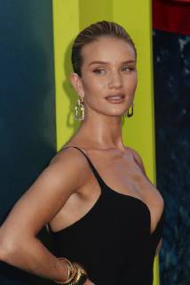 Rosie Huntington-Whiteley 08 06 2018 The U.S. Premiere of The MEG held at the TCL Chinese Theater in Los Angeles, CA  Copyright: xIzumixHasegawax 33647_121HNW