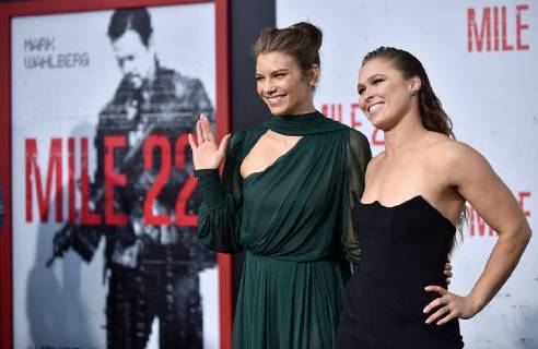 Lauren Cohan (L) and Ronda Rousey attend the premiere of Mile 22 at the Westwood Village Theater in Los Angeles, California on August 9, 2018.  LAP20180809842 CHRISxCHEW