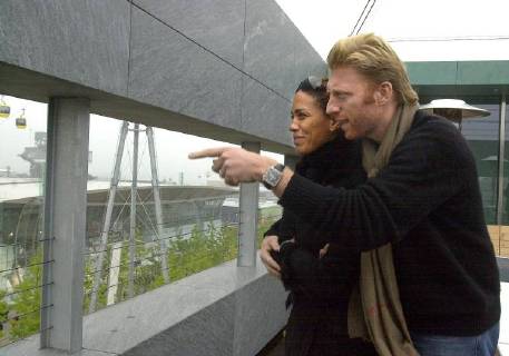 Hannover EXPO 2000 Boris Becker and his wife Barbara on a tour of the Expo
