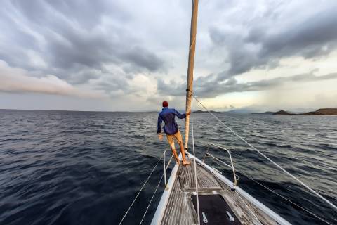 Rear view shot of single man standing on bow of yacht, Lombok, Indonesia, Lombok Lombok Indonesia TRKO020825 model released Symbolfoto Copyright: KonstantinxTrubavin TRKO020825