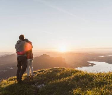 Austria, Salzkammergut, Couple standing on mountain summit, enjoying the view model released Symbolfoto  UUF11049